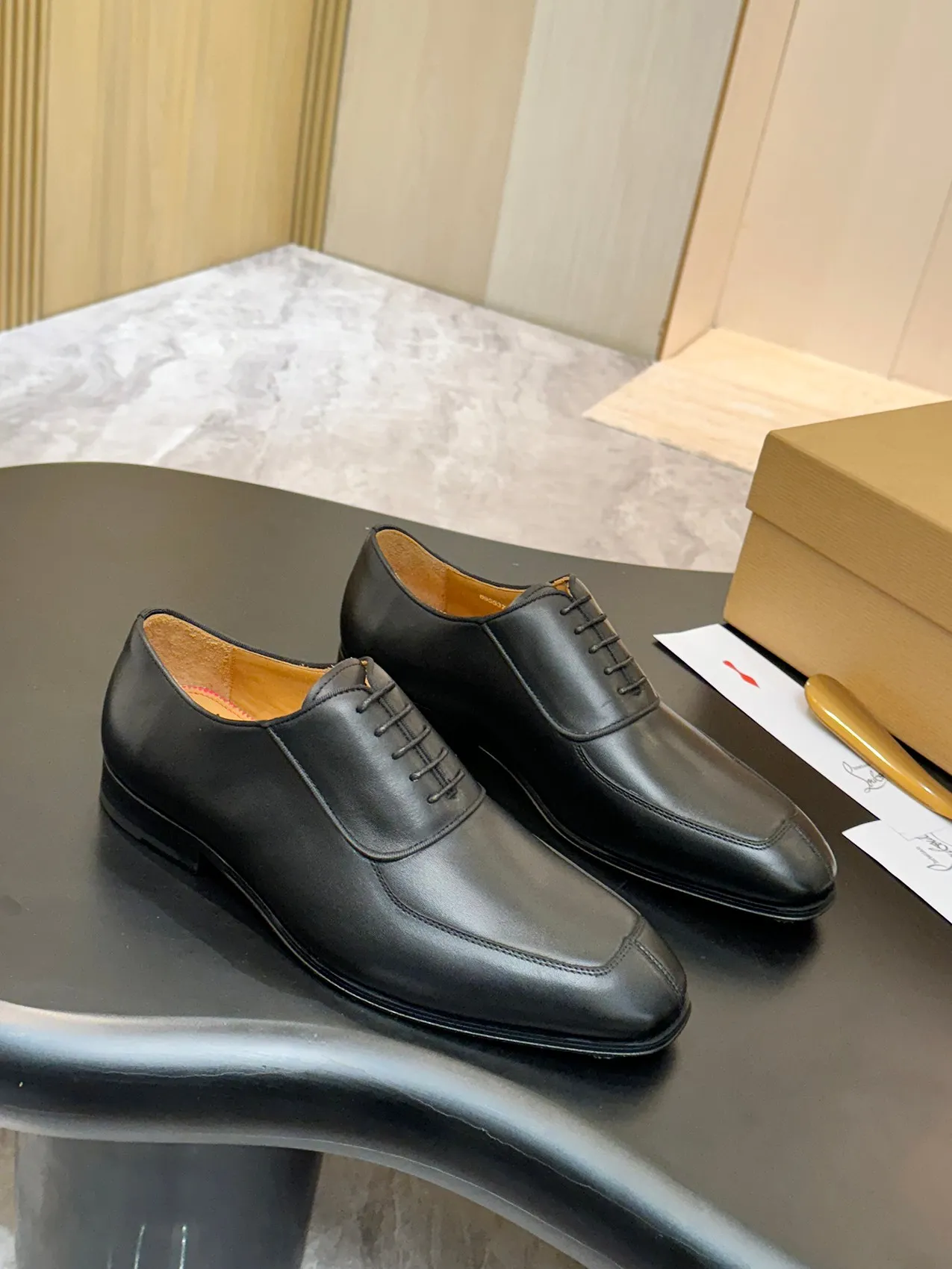 💰960 ••New real shots••CL～High-end men’s 👔Casual•loafers with red soles! ••🆑Genuine and top-quality goods from original orders ••✅💯 Purchase goods from top-quality original orders! Original imported patterned cowhide ➕Imported cowhide lining ➕Cowhide feet ➕Original leather outsole~🉑️Feel free to compare the authentic ones! Size: 39-44 (38.45.46.47 can be customized)
